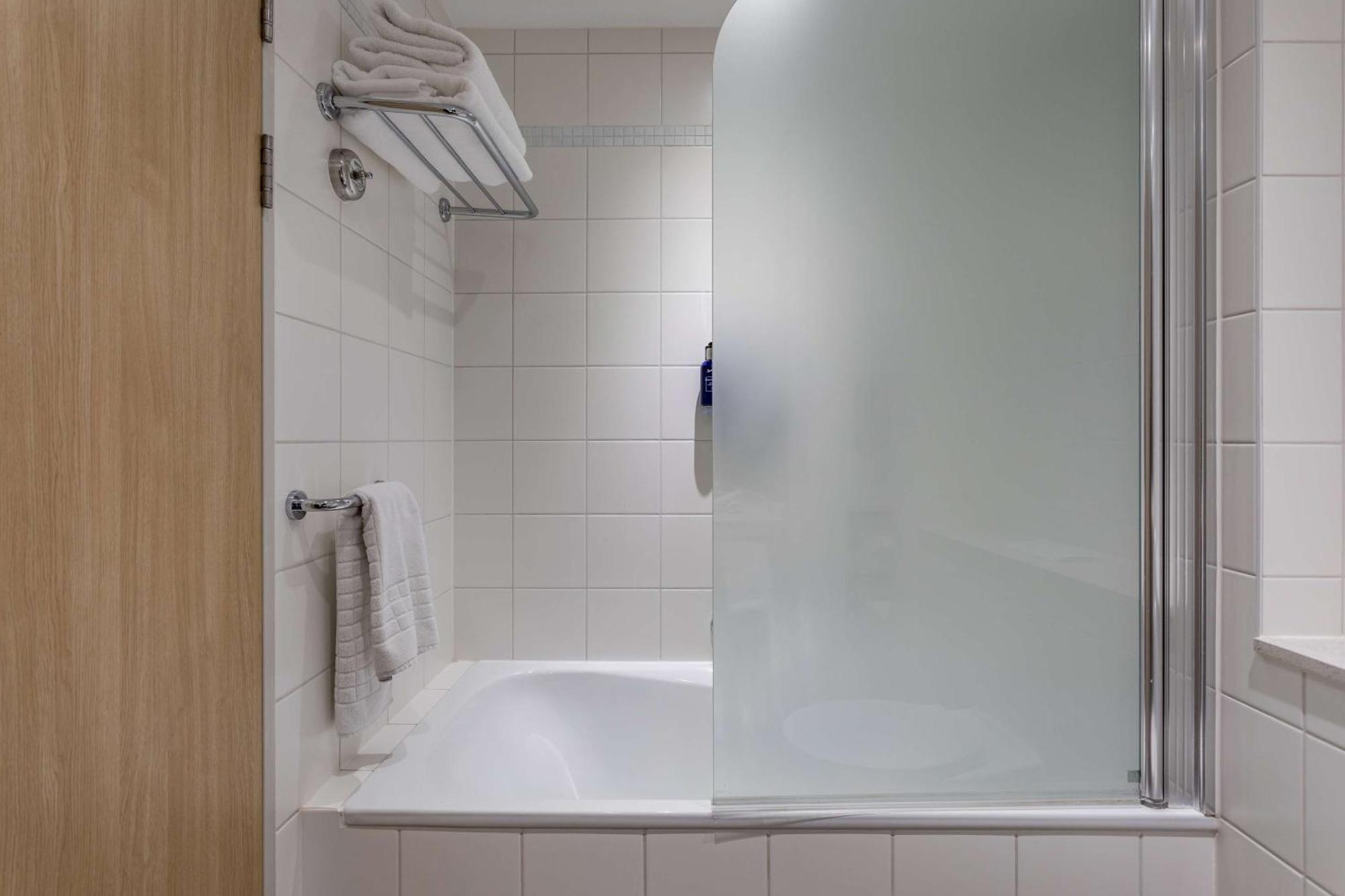 Suite,1208729338:JPEG